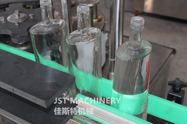 Small Scale Linear Alcohol Gas Wine Filling Packing Machines 